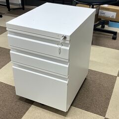 【取引中】鍵付きキャビネット