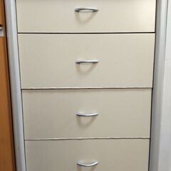 【お譲りします】衣類収納　棚　タンス　カップボード　収納