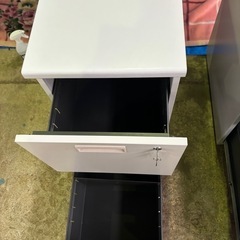 脇机2個セット(2段、鍵付き)の画像
