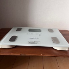 【急】オムロン 
体重・体組成計 HBF-212 ホワイトの画像