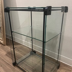 ガラス棚の画像