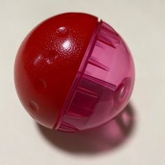 おやつをあげるおもちゃの画像