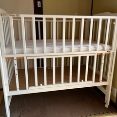 ベビーベッド　ハイポジションベッドアーチ　ホワイト　カトージ　レギュラーサイズ