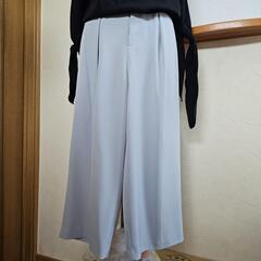 お値下げしました！FOREVER21ブラウス&UNIQLOパンツの画像