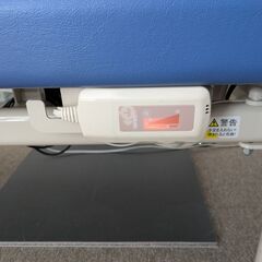 高田ベッド（電動昇降ベッド、温熱シート内蔵）、マッサージ、整体、施術、医療用診察台、ボディマッサージ、エステ用ベッド 、介護などの画像