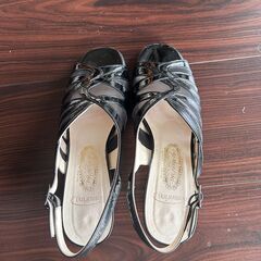 細身の靴５足　安く譲ります　その１，２，更に一足追加して値下げしました