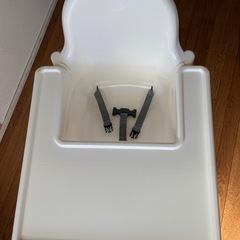 ほぼ新品！IKEAハイチェア/ベルト、トレイ付きの画像