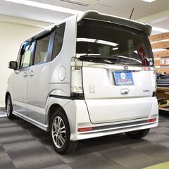 【売約済】H25年式ホンダN-BOXカスタム　GLパッケージ　ナビ　ワンセグＴＶ　バックカメラ　両側スライドドア（左側電動）　ＨＩＤヘッドライト　フォグランプ　純正１４インチアルミ　スマートキー２個　プッシュスタート　走行３万キロ台　車検整備付きの画像