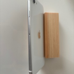 iPhone SE第２世代本体➕箱　付属品未使用　の画像