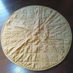 ラグマット　直径約１メートル　色は黄色で辛子色よりです♡
