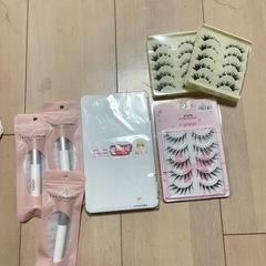 つけまつげ