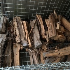 無料　2年乾燥薪　針葉樹　20-30キロほど
