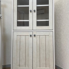 白い棚