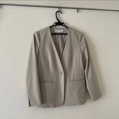 ナチュラルビューティーベーシック　ノーカラージャケット