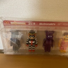 マクドナルド ベアブリックコラボ
