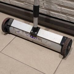敷地内の釘やネジ掃除　パンク防止に　マグネット スイーパー クリーナーの画像