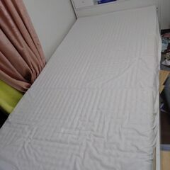 ベッド　下に収納ケースが入ります