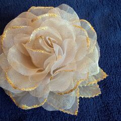バラのコサージュの画像