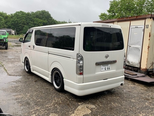 200 ハイエース 
シルクブレイズリアバンパー