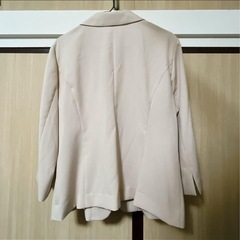 春秋 テーラードジャケット ベージュの画像