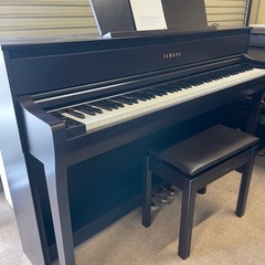 2020年製 中古美品！YAMAHA CLP-675R木製鍵盤電子ピアノ　専用椅子(高低調整可能） の画像