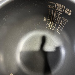 アイリスオーヤマ IH炊飯器 一升 10合 IH式 31銘柄炊き分け機能 極厚火釜 玄米 IH式 ブラック RC-IE10-B 2019年製 Used の画像