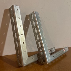 【お話し中】ユニクロ多孔式アングル250mm　棚受け　2本の画像