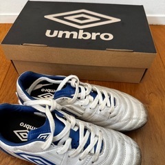 unbroサッカーシューズ22cm
