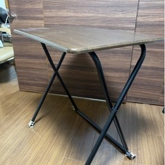 折りたたみ式サイドテーブルの画像