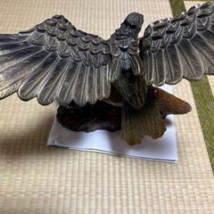 置き物、鉄の鷲の画像