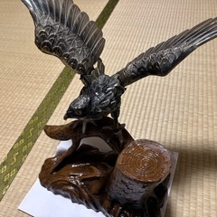 置き物、鉄の鷲の画像