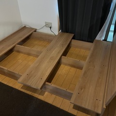 ベッドフレームの画像