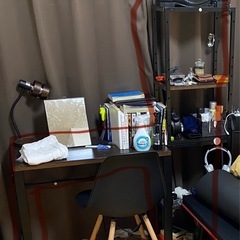 机、ミニワークデスク、突っ張りパーテーション、椅子二つ、画像ゴチャゴチャしててごめんなさいの画像