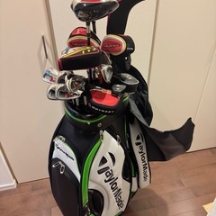 ゴルフバックとクラブの画像