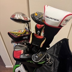 ゴルフバックとクラブの画像