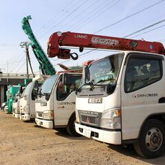 【応募資格は大型免許のみ！／離職率2.7%／荷の上げ下ろしなし】建築用機械の輸送ドライバーの画像