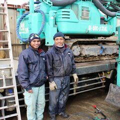【応募資格は大型免許のみ！／離職率2.7%／荷の上げ下ろしなし】建築用機械の輸送ドライバーの画像