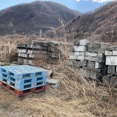 コンクリ資材 多数の画像