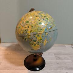レトロな感じの地球儀