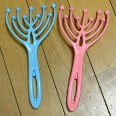 頭皮マッサージ 器ピンクとあおの画像