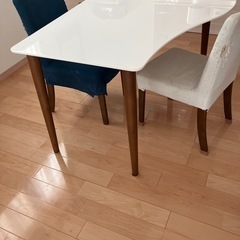 ダイニングテーブル(椅子は付きません)の画像