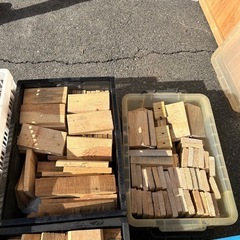 バーベキューの薪まきの画像