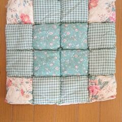 ハンドメイド　パッチワーククッション1枚　未使用　サイズ26Ｘ26cm