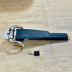 ハンドルロック　ステアリングロック