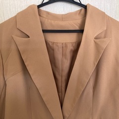SHEIN セットアップ 上下 ジャケット パンツ ベージュ サイズSの画像