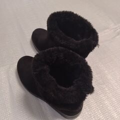 ボア付きブーツ（黒色）の画像