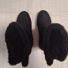 ボア付きブーツ（黒色）の画像