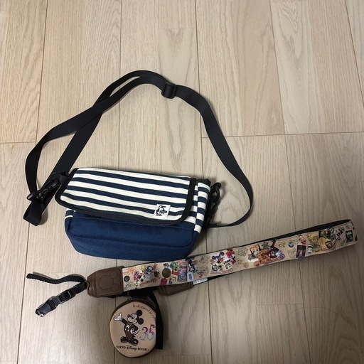 美品。チャムスカメラケース、ディズニー35周年カメラかけ
