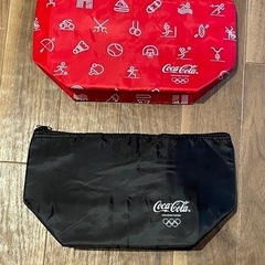新品未使用 コカコーラ 限定 クーラーバック ノベルティ 赤と黒の2枚セットの画像
