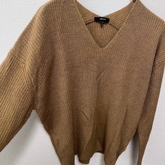 COMME CA ISM Vネック ニットセーター 9号サイズの画像